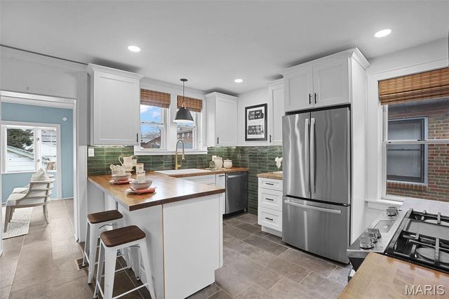 5613 Rhodes Avenue, St Louis, MO 63109