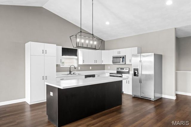 700 Applewood Creek Drive, Fairview Heights, IL 62208