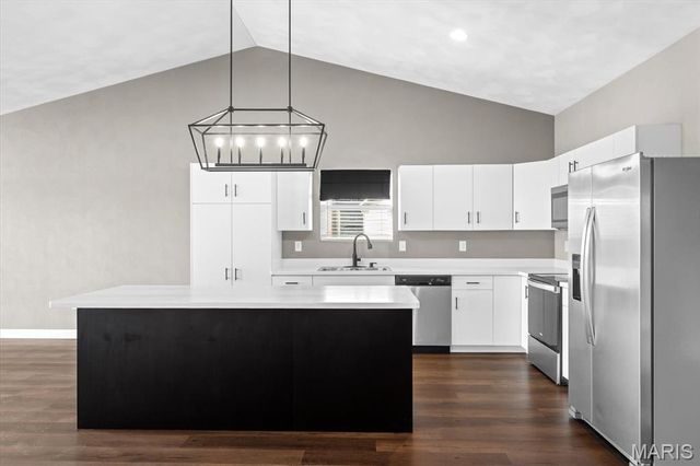 700 Applewood Creek Drive, Fairview Heights, IL 62208