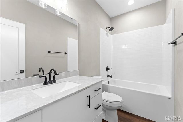 700 Applewood Creek Drive, Fairview Heights, IL 62208