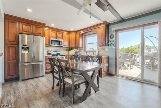 25 Louise Dr, Manville Boro, NJ 08835
