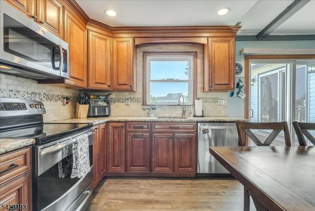 25 Louise Dr, Manville Boro, NJ 08835