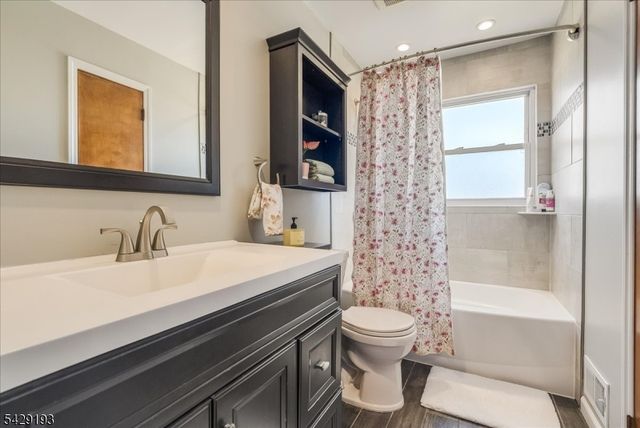 25 Louise Dr, Manville Boro, NJ 08835