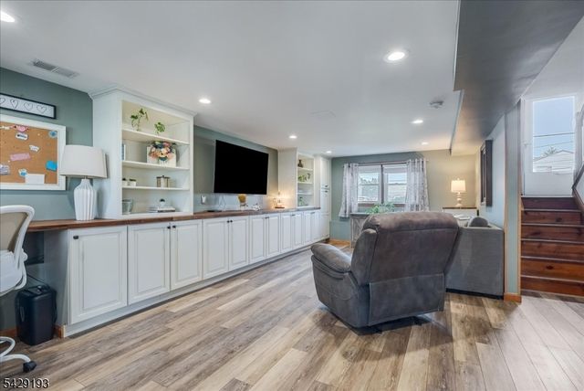 25 Louise Dr, Manville Boro, NJ 08835