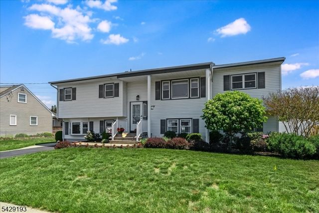 25 Louise Dr, Manville Boro, NJ 08835
