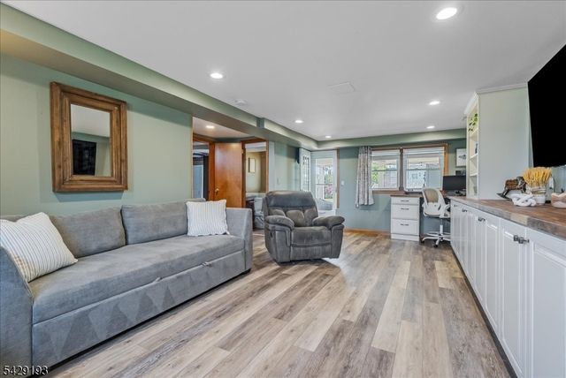 25 Louise Dr, Manville Boro, NJ 08835