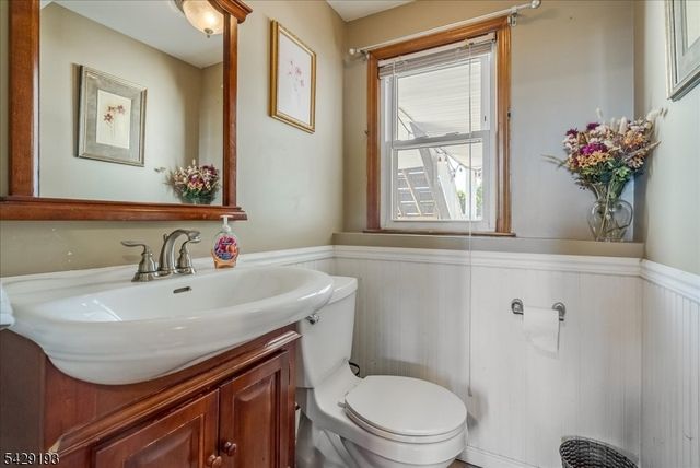 25 Louise Dr, Manville Boro, NJ 08835