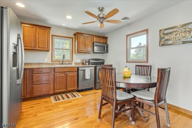 25 Louise Dr, Manville Boro, NJ 08835
