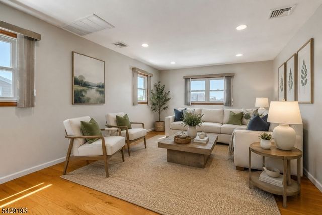 25 Louise Dr, Manville Boro, NJ 08835