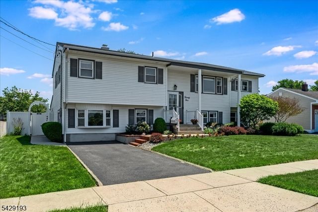 25 Louise Dr, Manville Boro, NJ 08835