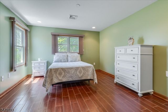 25 Louise Dr, Manville Boro, NJ 08835