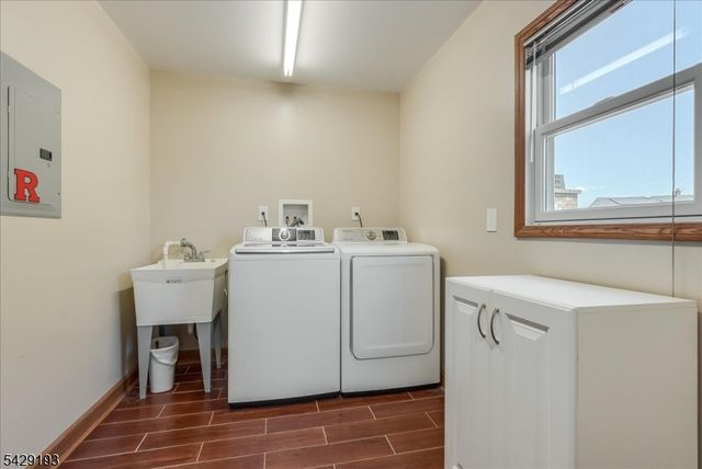 25 Louise Dr, Manville Boro, NJ 08835
