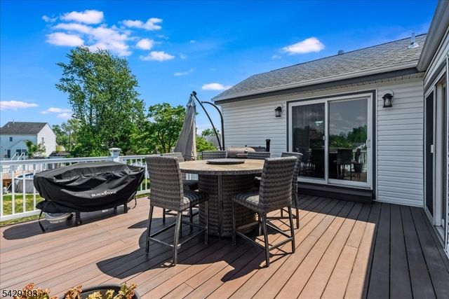 25 Louise Dr, Manville Boro, NJ 08835