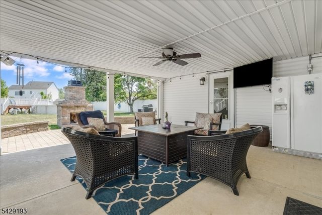 25 Louise Dr, Manville Boro, NJ 08835