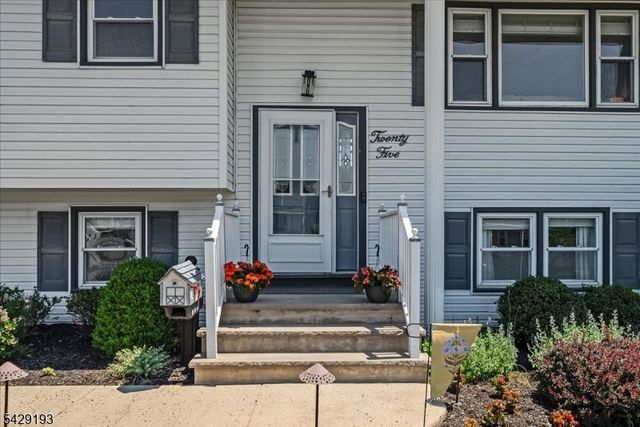 25 Louise Dr, Manville Boro, NJ 08835