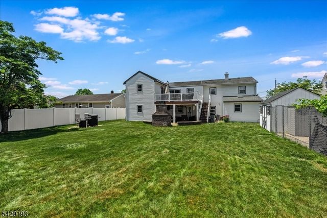 25 Louise Dr, Manville Boro, NJ 08835