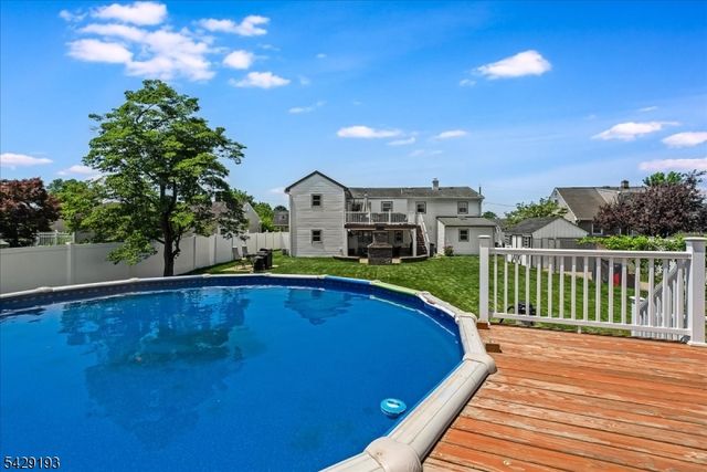 25 Louise Dr, Manville Boro, NJ 08835