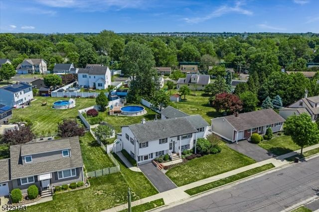 25 Louise Dr, Manville Boro, NJ 08835