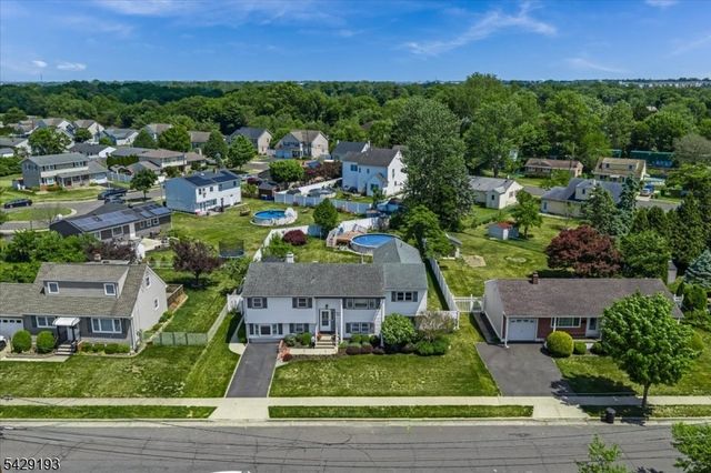 25 Louise Dr, Manville Boro, NJ 08835