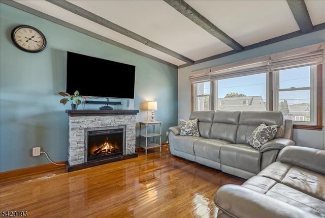 25 Louise Dr, Manville Boro, NJ 08835