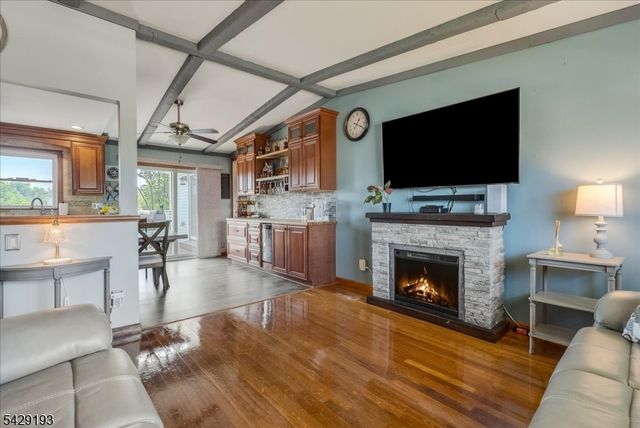 25 Louise Dr, Manville Boro, NJ 08835
