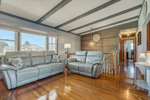 25 Louise Dr, Manville Boro, NJ 08835
