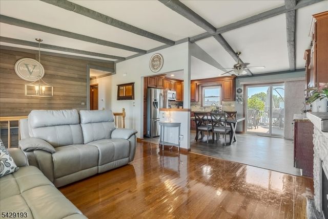 25 Louise Dr, Manville Boro, NJ 08835