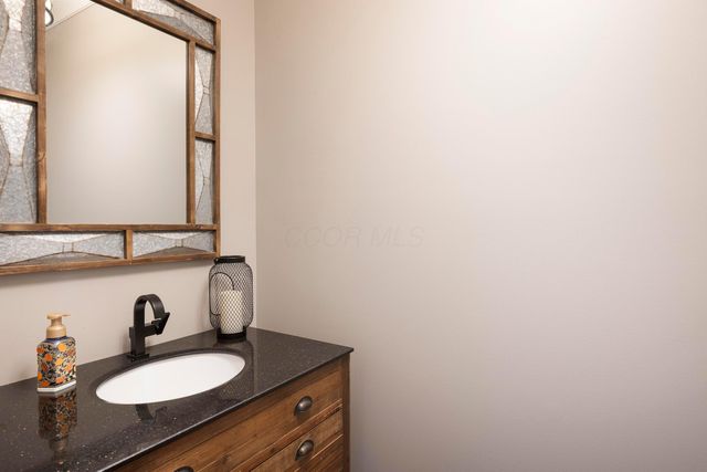 7030 Hanbys Loop, New Albany, OH 43054