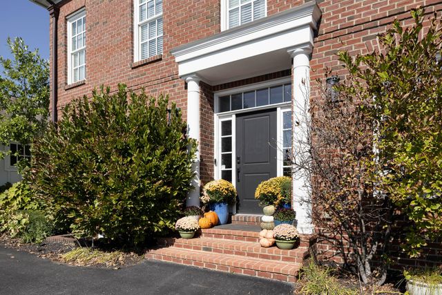 7030 Hanbys Loop, New Albany, OH 43054