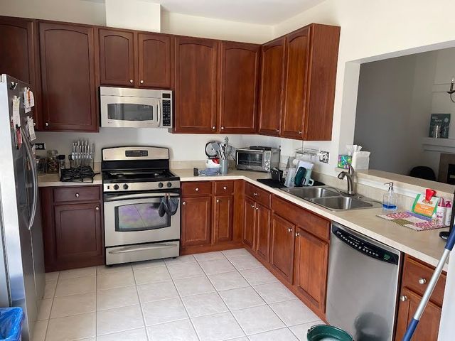 1040 N Claremont Drive, Palatine, IL 60074