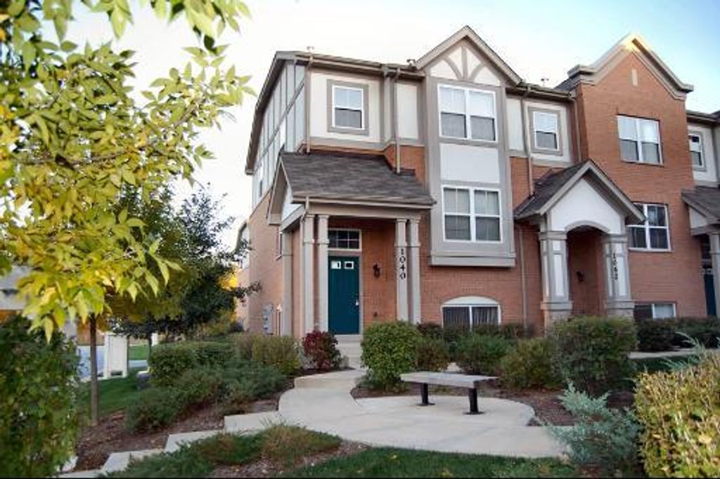 1040 N Claremont Drive, Palatine, IL 60074