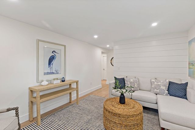 33 Dexter Ave, Sandwich, MA 02563