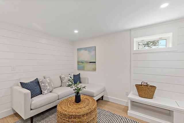 33 Dexter Ave, Sandwich, MA 02563