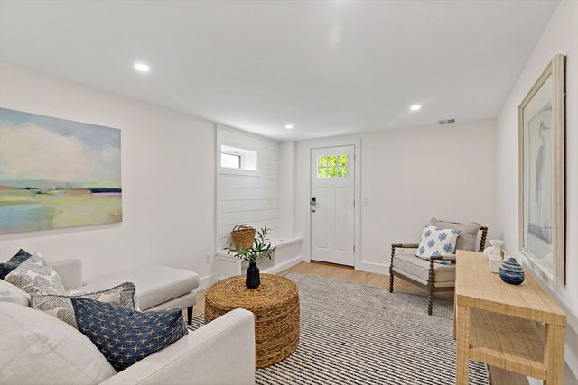 33 Dexter Ave, Sandwich, MA 02563