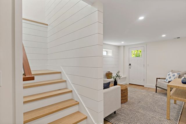 33 Dexter Ave, Sandwich, MA 02563