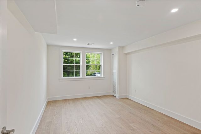 33 Dexter Ave, Sandwich, MA 02563