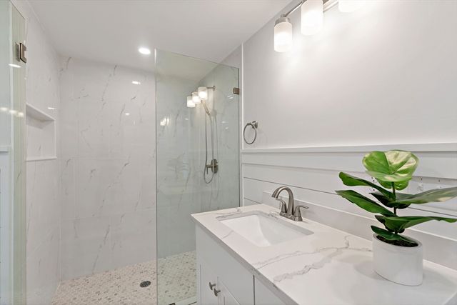 33 Dexter Ave, Sandwich, MA 02563