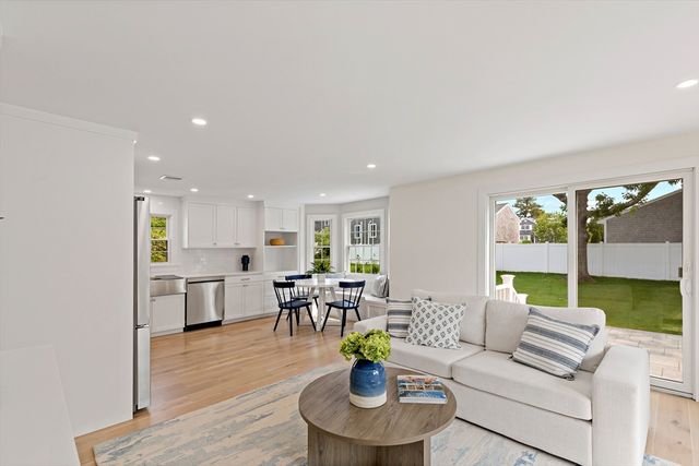 33 Dexter Ave, Sandwich, MA 02563
