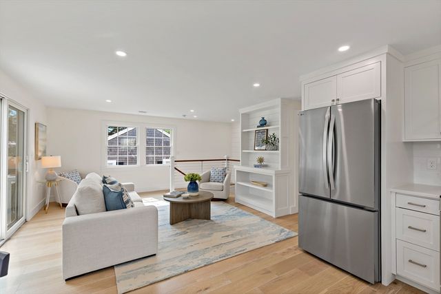 33 Dexter Ave, Sandwich, MA 02563