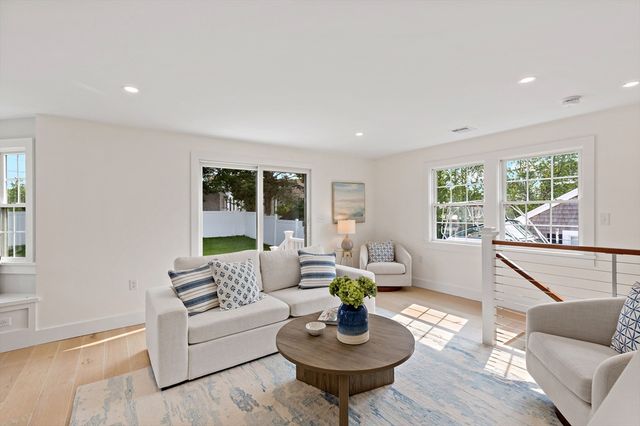 33 Dexter Ave, Sandwich, MA 02563
