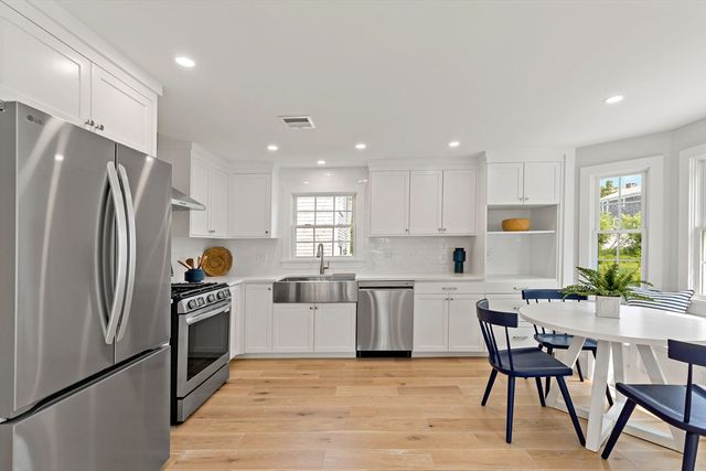 33 Dexter Ave, Sandwich, MA 02563