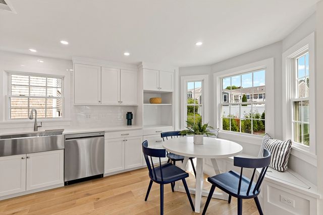 33 Dexter Ave, Sandwich, MA 02563
