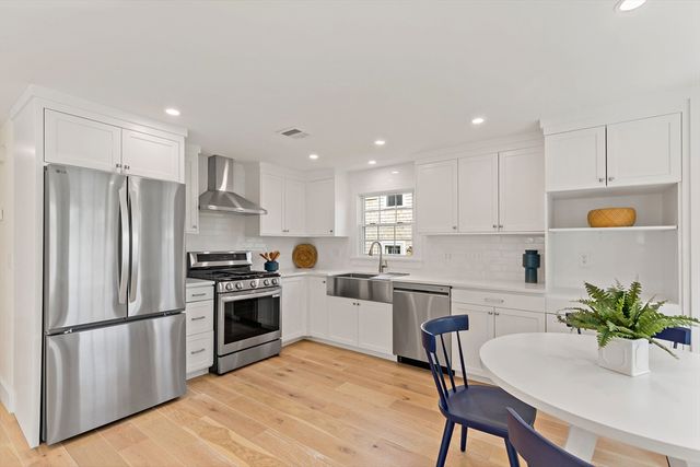 33 Dexter Ave, Sandwich, MA 02563