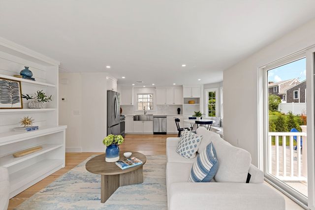 33 Dexter Ave, Sandwich, MA 02563