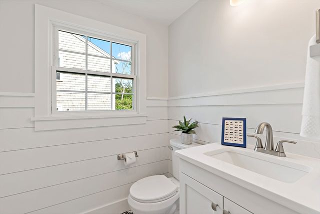 33 Dexter Ave, Sandwich, MA 02563