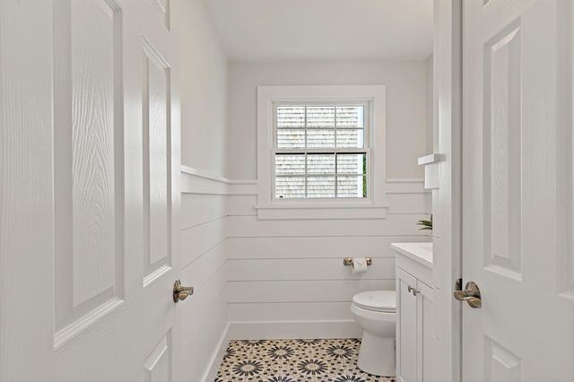 33 Dexter Ave, Sandwich, MA 02563