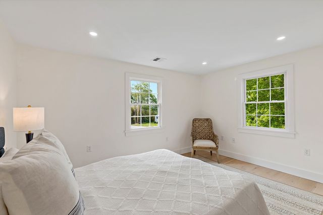 33 Dexter Ave, Sandwich, MA 02563