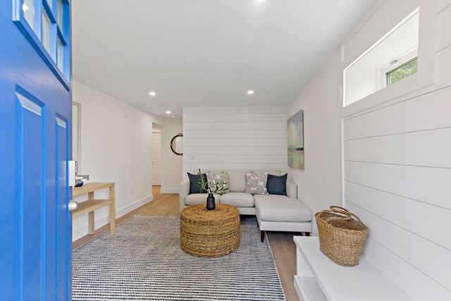 33 Dexter Ave, Sandwich, MA 02563