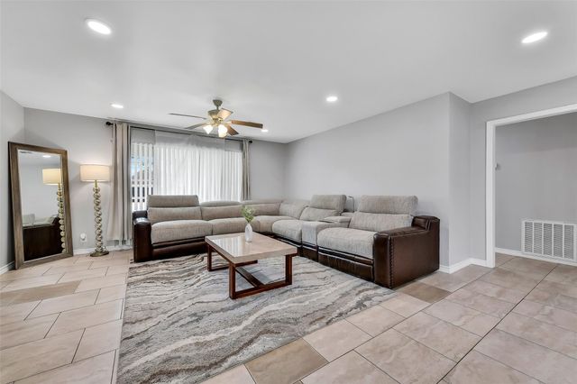 822 Dutch Street, Deer Park, TX 77536