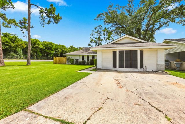 105 El Paso, Houma, LA 70360